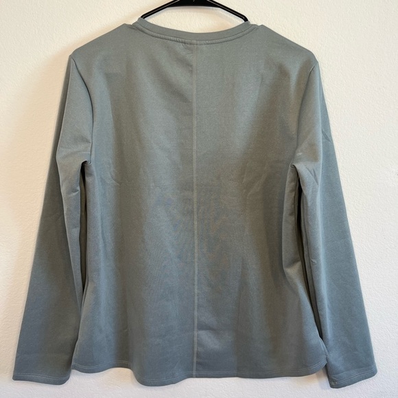 Nike Women’s Gray Thermal Fit Top Size Large NWT - Picture 4 of 10